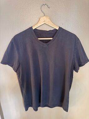 Banana Republic Men's V-Neck T-Shirt in Charcoal Gray